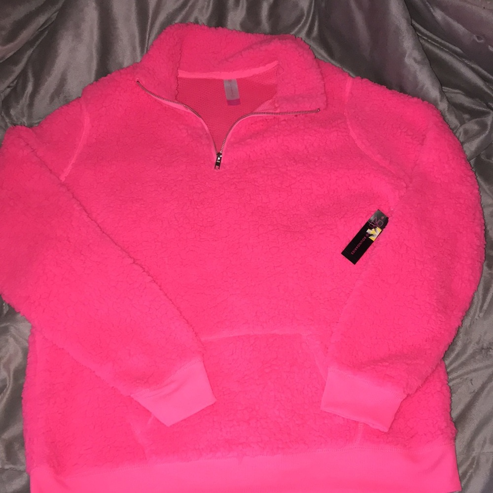 Neon pink fuzzy pull over - Picture 2 of 4